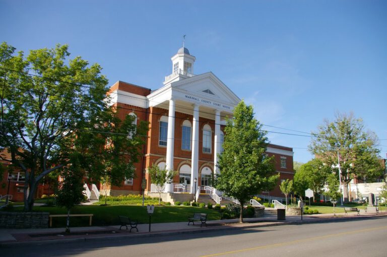 Marshall County Courthouse photo by John Deacon