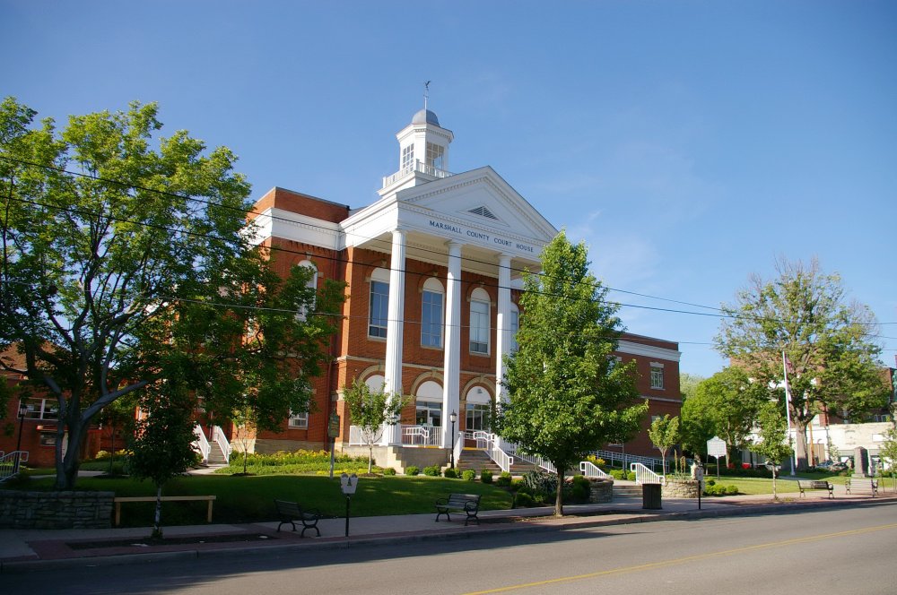 Marshall County Courthouse photo by John Deacon